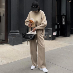 Moderni džemper u bež boji